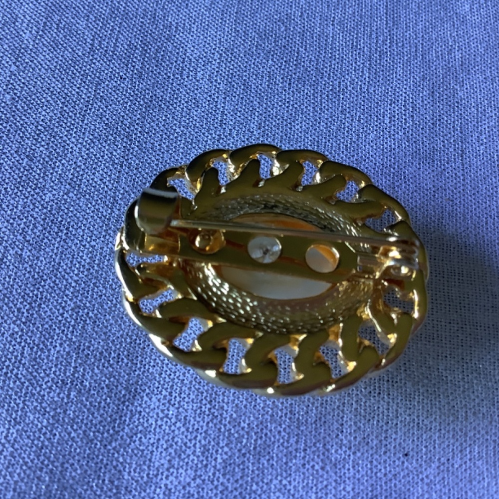 Brooch - Picture 3 of 5